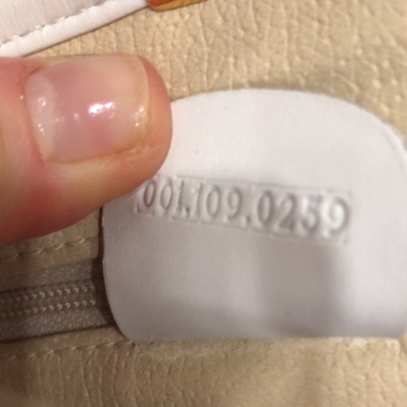 Gucci White and Cream Vintage Purse - Picture 6 of 16